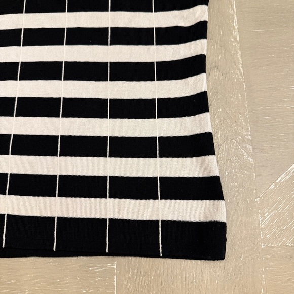 Carducci Striped V-Neck top, luxury material great for teachers or the office - Picture 2 of 5